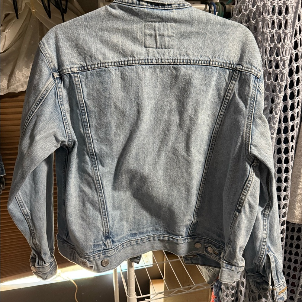 Levi's Classic Light Blue Denim Jacket - Picture 5 of 5